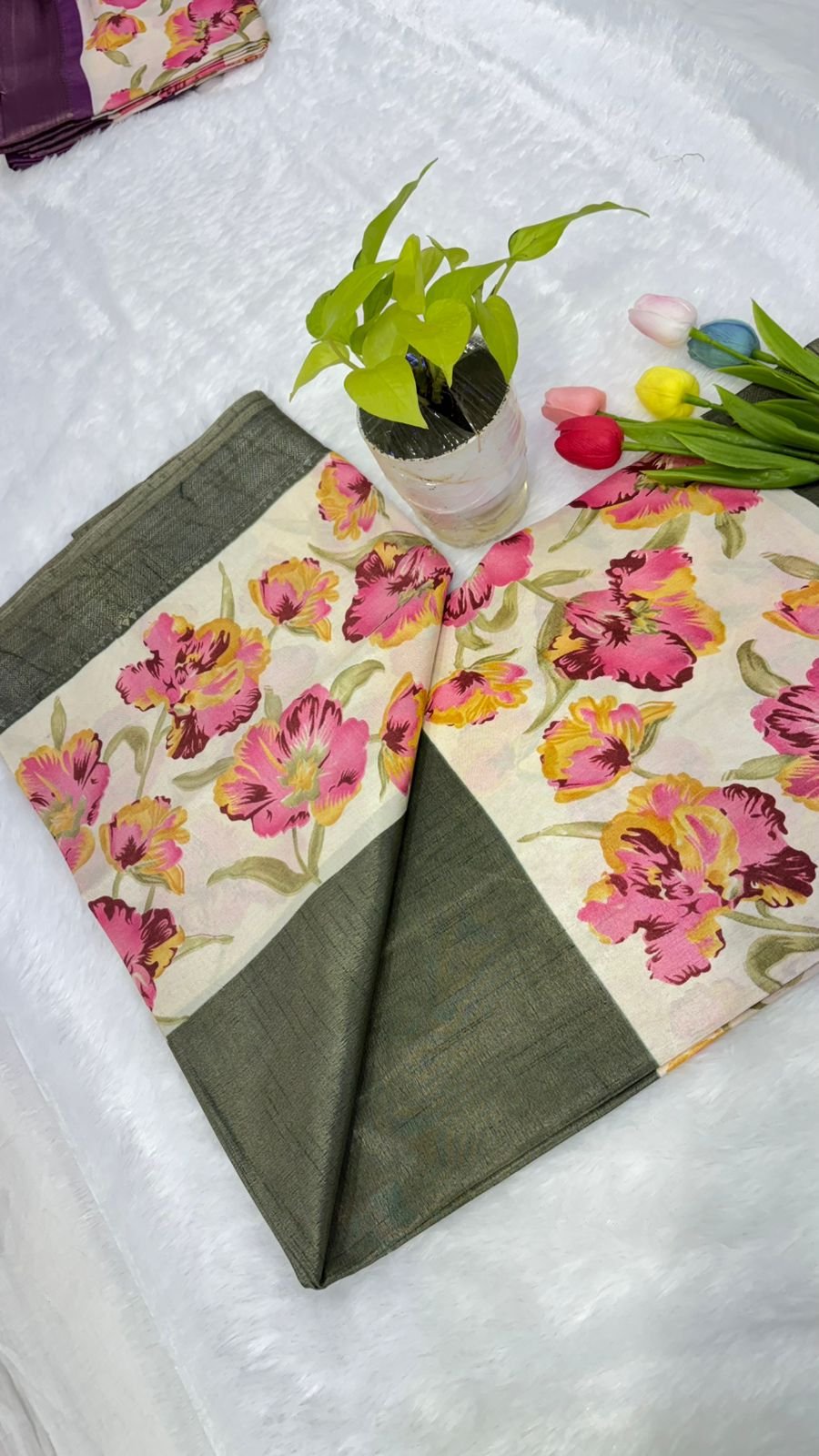 Fancy Floral Saree – Elegant Prints with Modern Contrast - Image 3