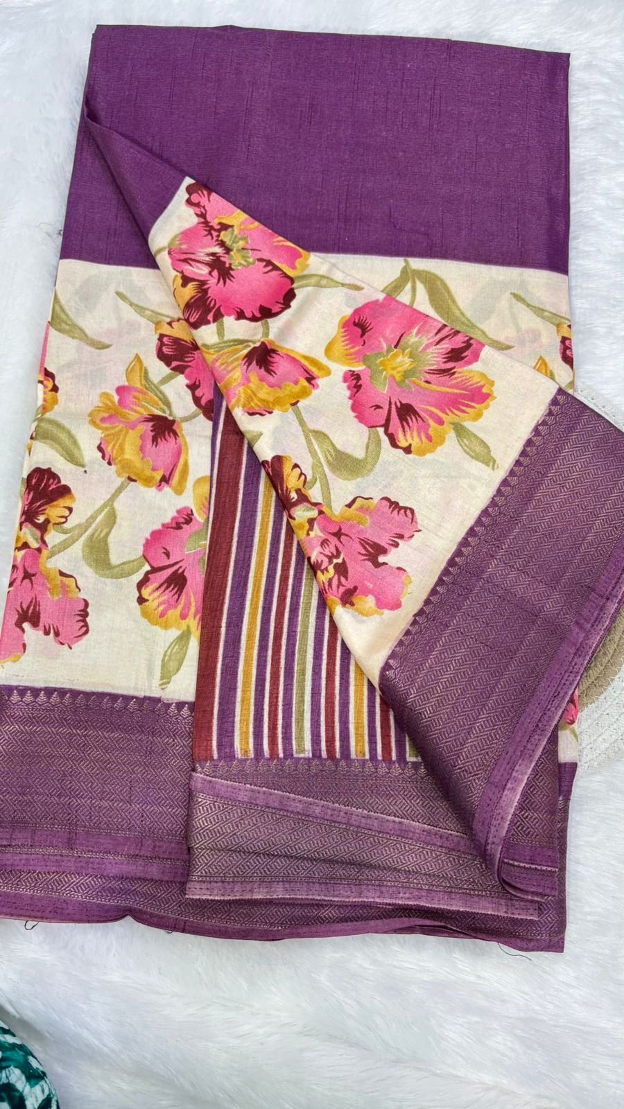 Fancy Floral Saree – Elegant Prints with Modern Contrast - Image 5